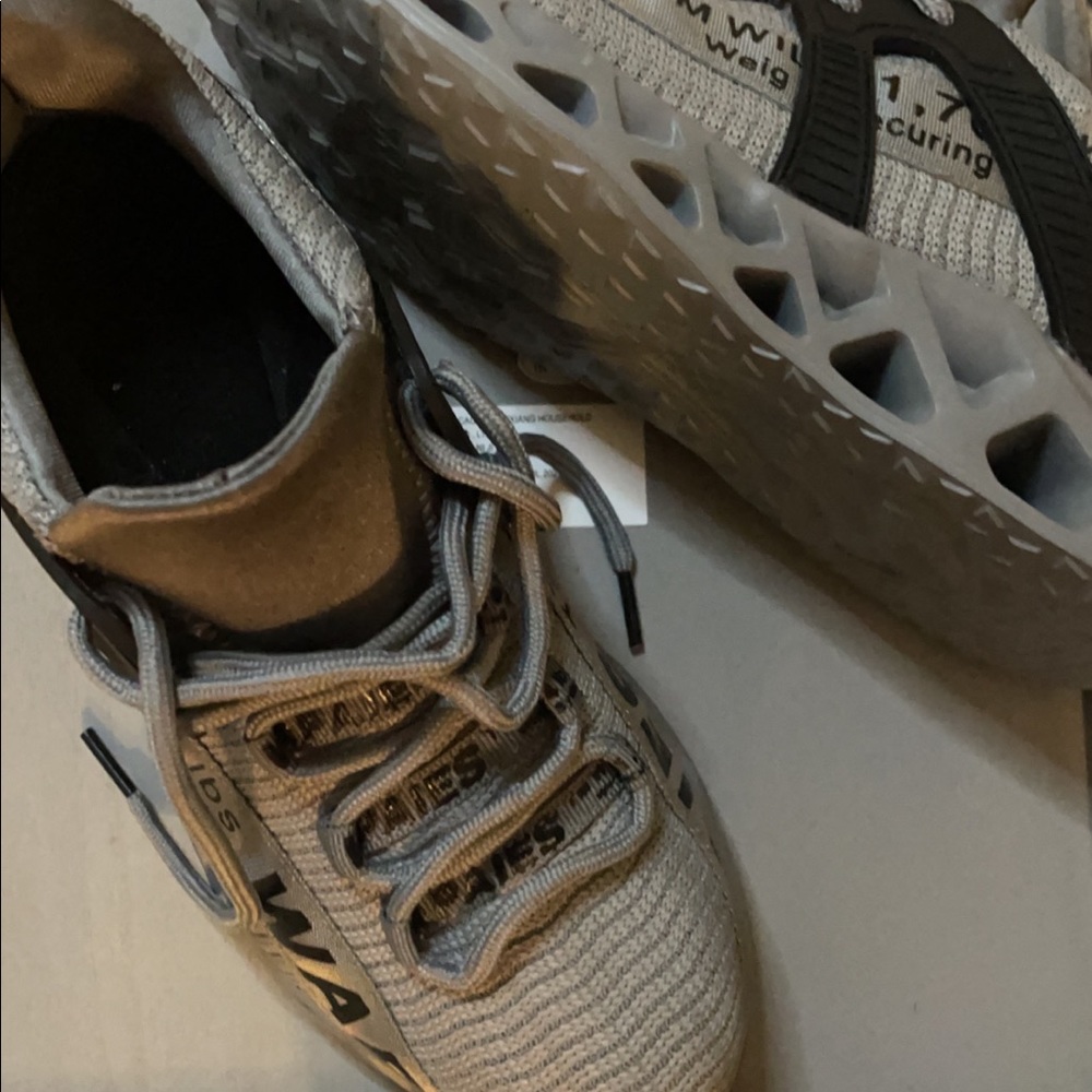 Women Size 7, steel toe tennis shoes